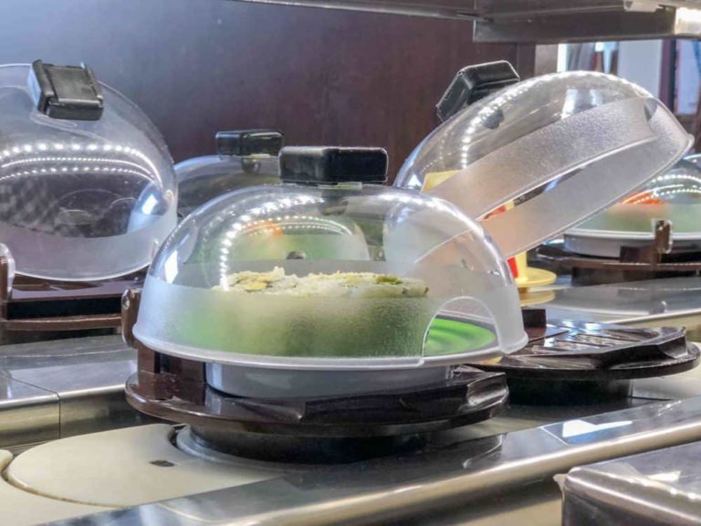 Kura revolving sushi